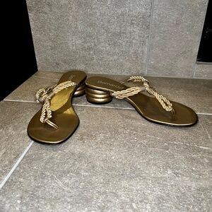 Bernardo Metallic Gold Split Toe Block Heel Sandals Size 9